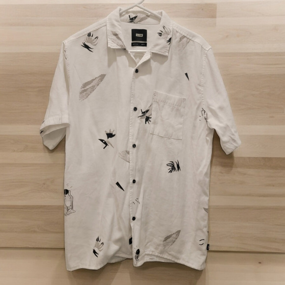 Globe Other - Globe White Graffiti Print Shirt Size Medium